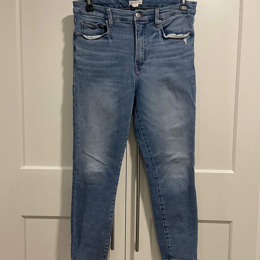 Good American Good Waist Crop Light Blue Jeans Sz 12 / 31 💕